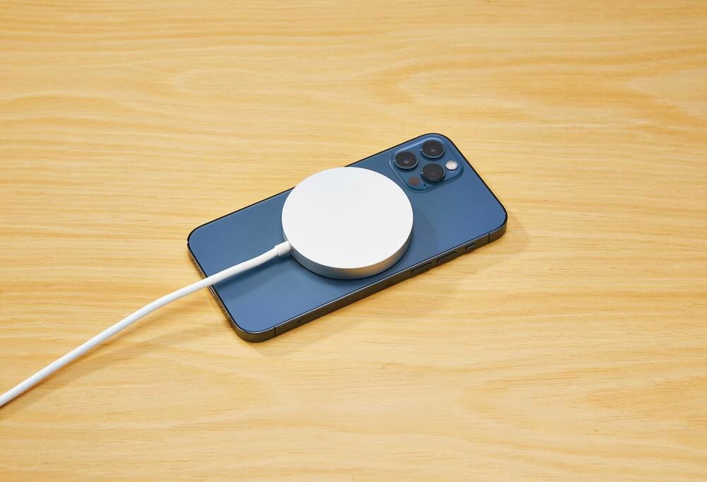 Bluehive 15W Magnetic Wireless Charging Pad, Compatible With All Qi-Enabled Devices - Image 5