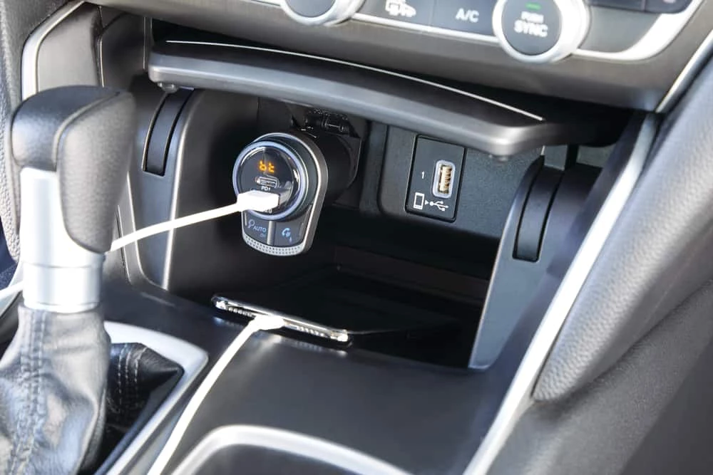 Bluehive Auto-Scan Bluetooth Hands-Free Car Kit With FM Transmitter - Image 3