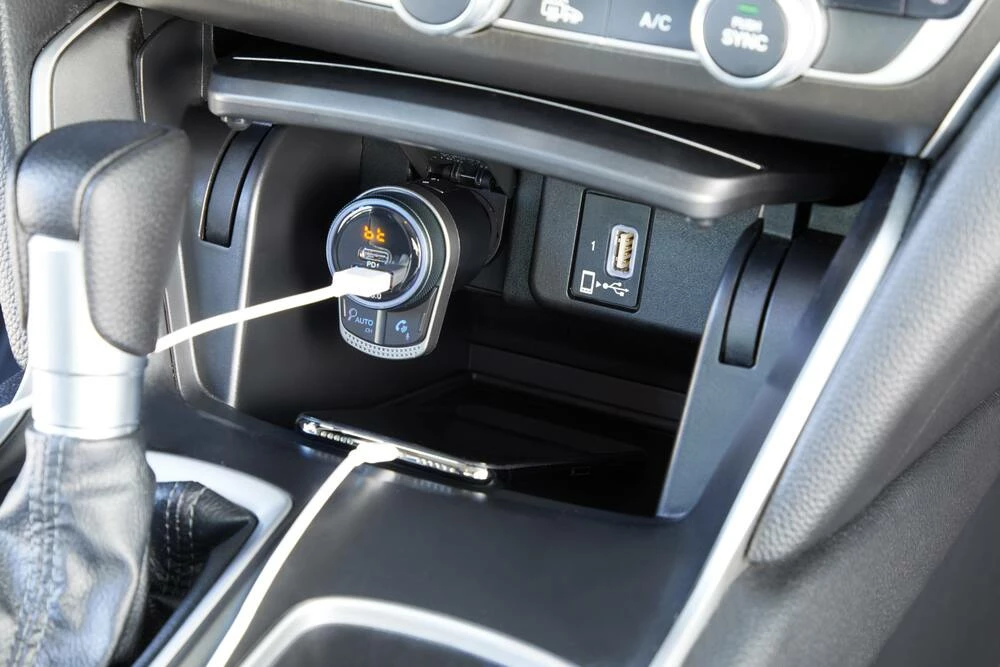 Bluehive Auto-Scan Bluetooth Hands-Free Car Kit With FM Transmitter - Image 4